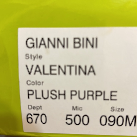 Gianni Bini Plush Purple Heels size 9M has a 4 inches heel w/ 1/2 inch platform - Picture 4 of 4